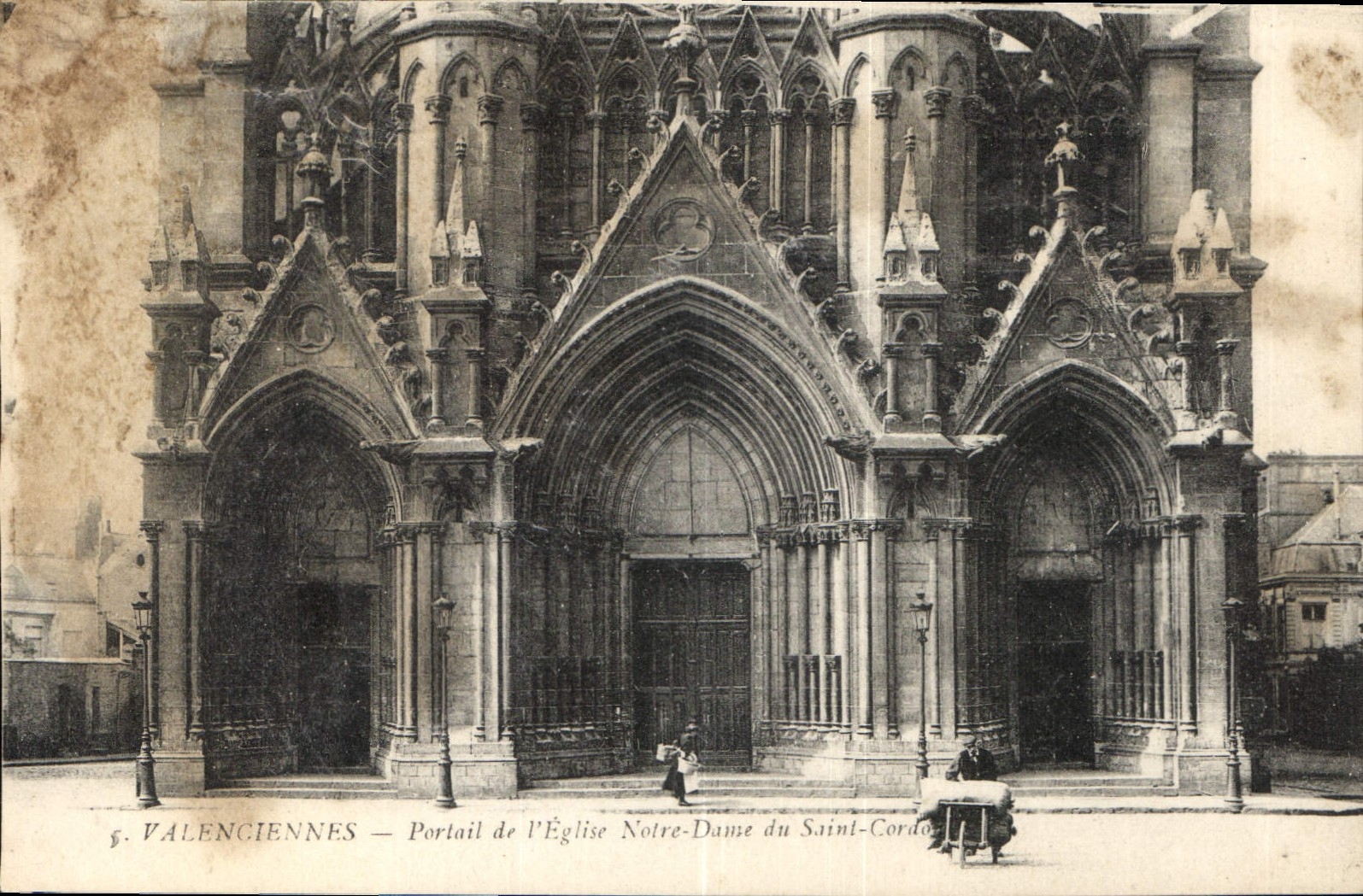 CPA Valenciennes Portail de l'eglise Notre Dame du Saint Cordon 