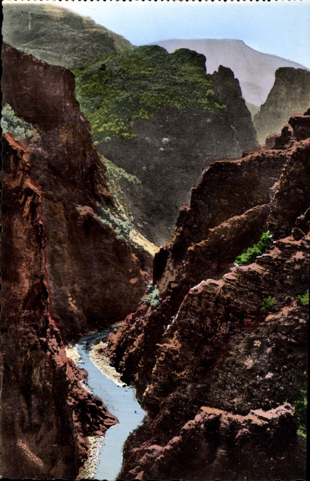 CPA Les Gorges de Daluis A M le Gouffre et le Defile du Var