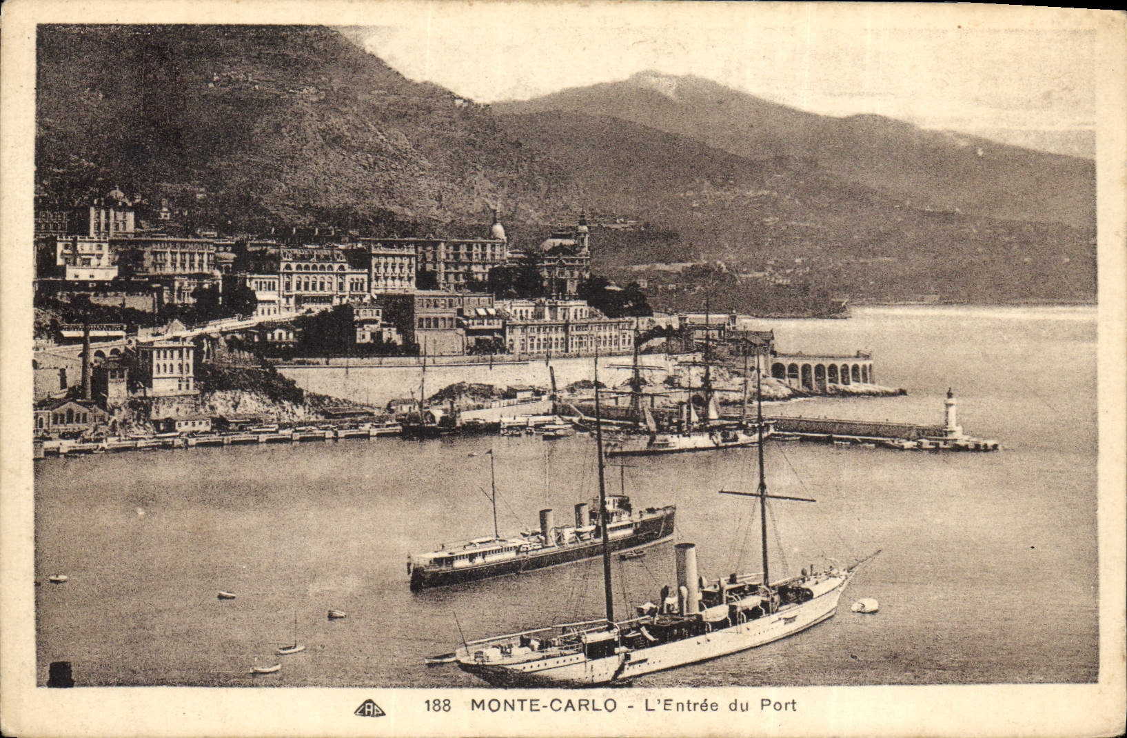 CPA Monte Carlo l'Entree du Port Bateaux