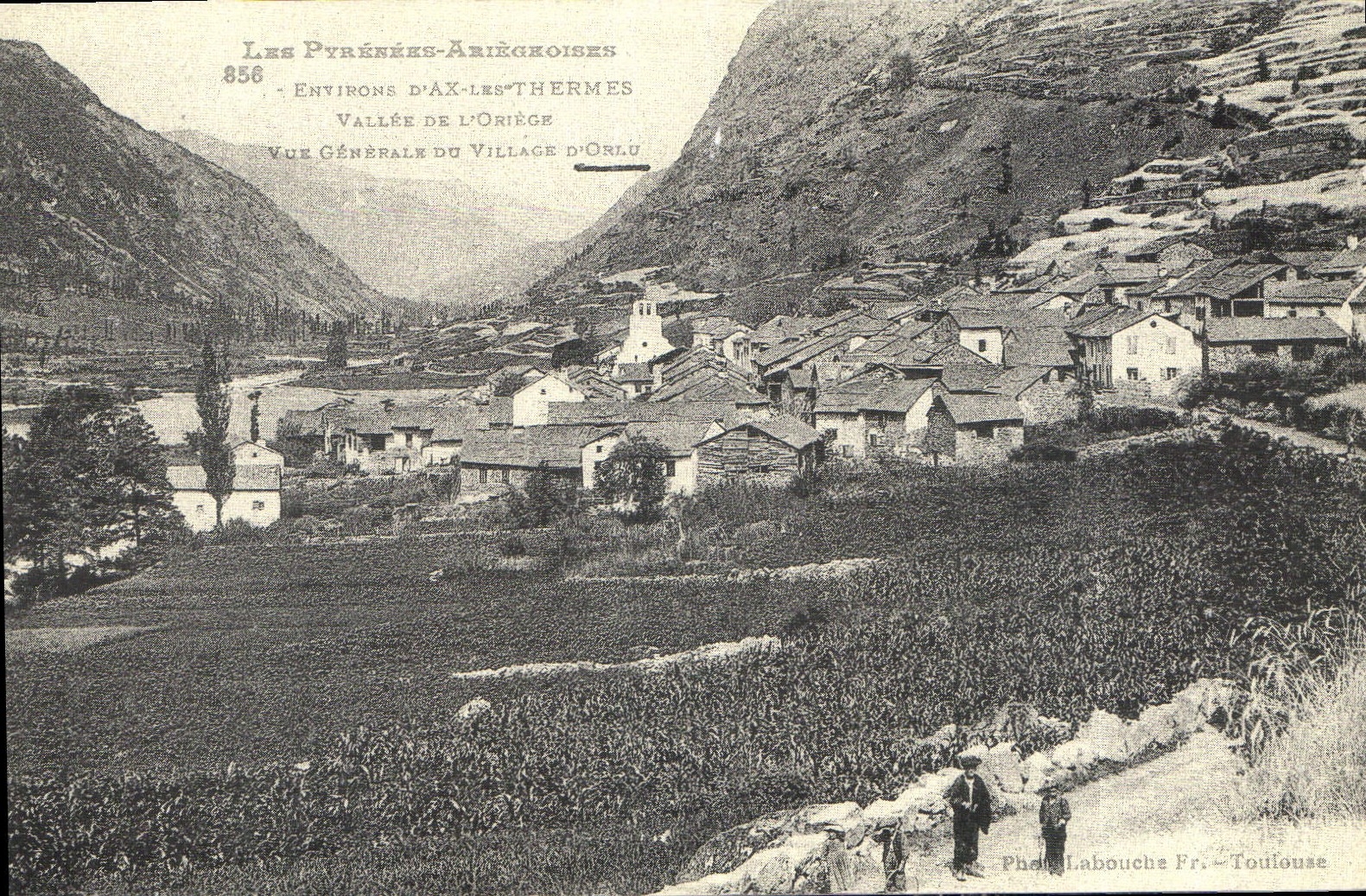 REPRO Les Pyrenees Artistique Environs d'Ax les Thermes Vallee de l'Oriege vue generale du Village d