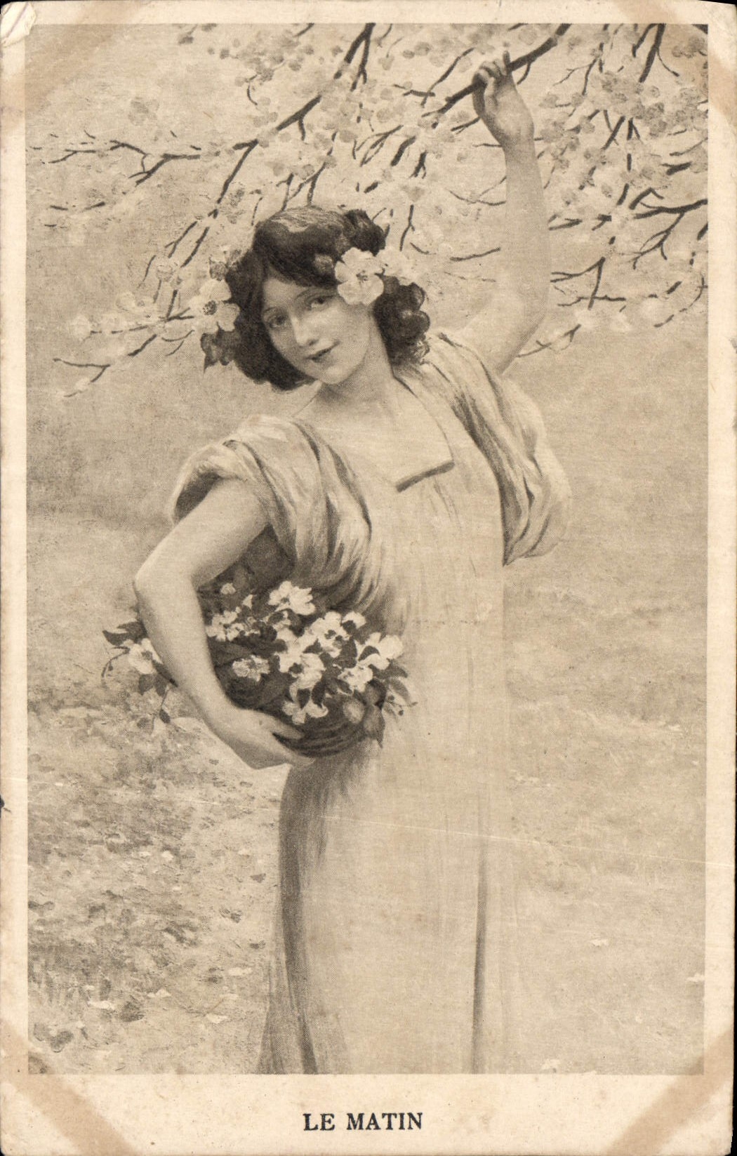 CPA Le Matin Femme