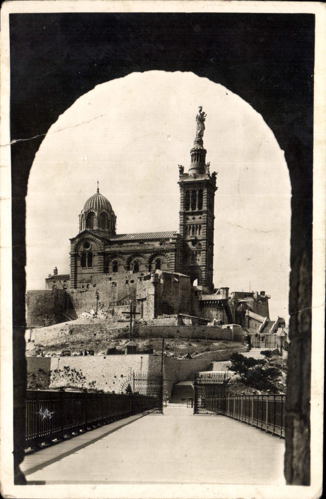 CPA Marseille Basilique de Notre Dame de la Garde 