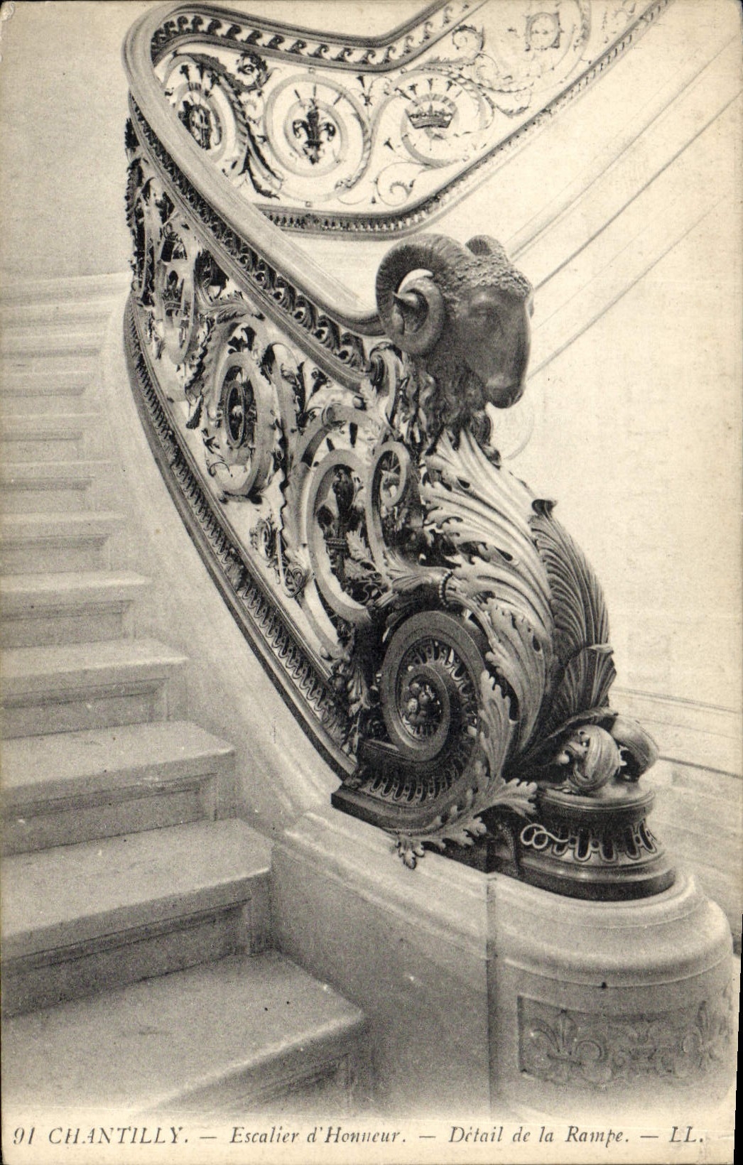 CPA Chantilly Escalier d'Honneur detail de la Rampe 