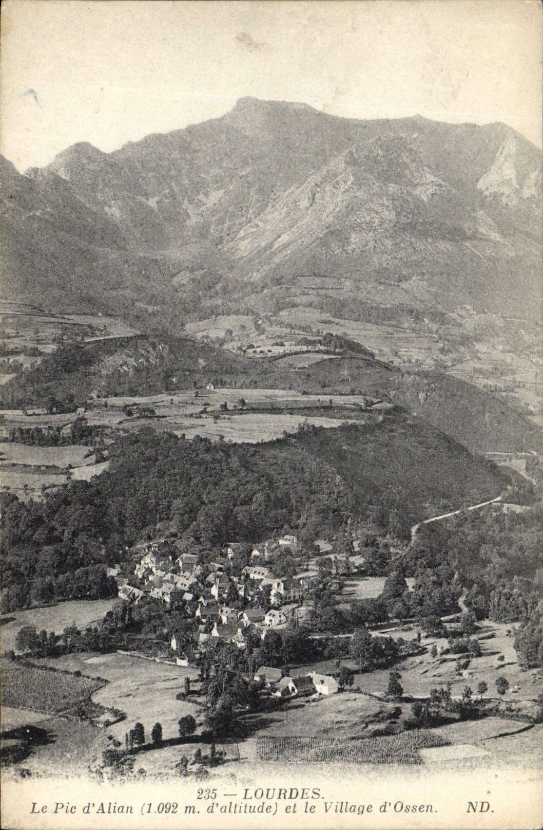CPA Lourdes le pic d'Alian et le Village d'Ossen