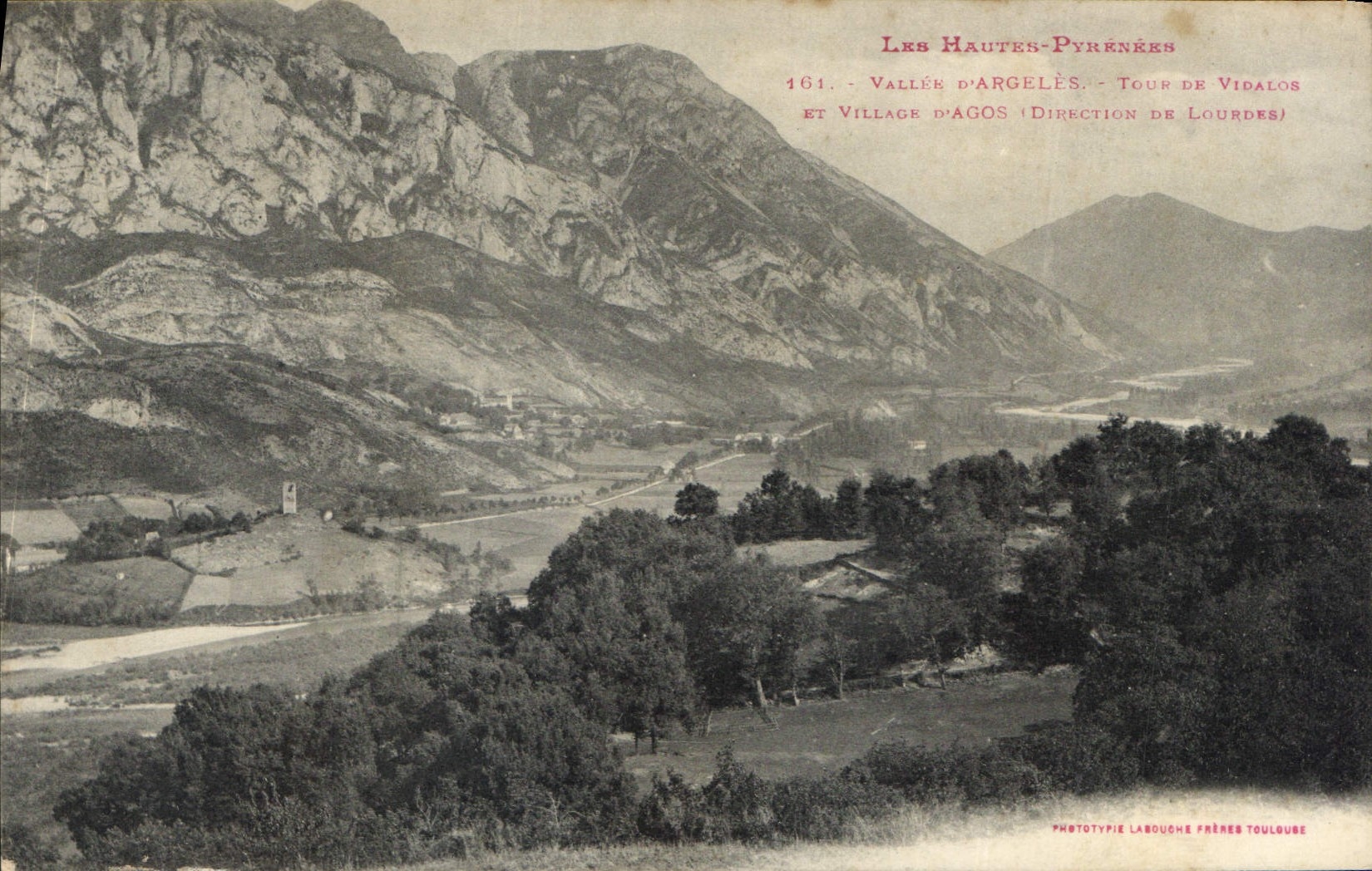 CPA Les Hautes Pyrenees Vallee d'Argeles Tour de Vidalos et village d'Agos Direction de Lourdes