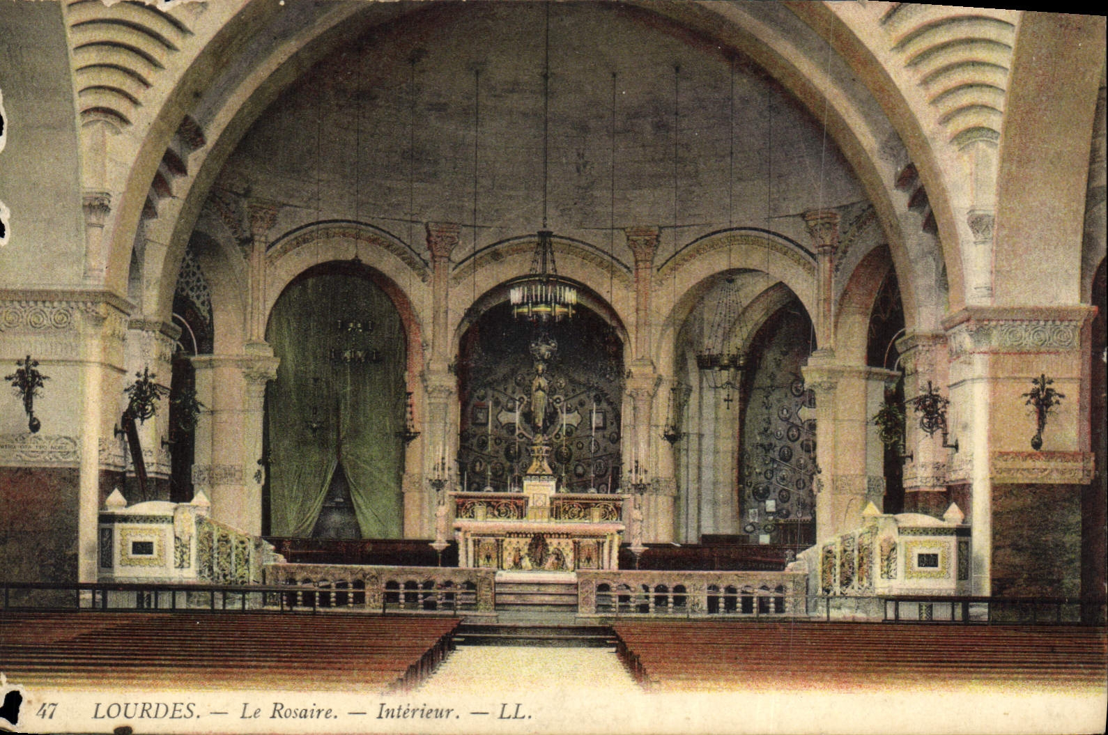 CPA Lourdes Le Rosaire Interieur 