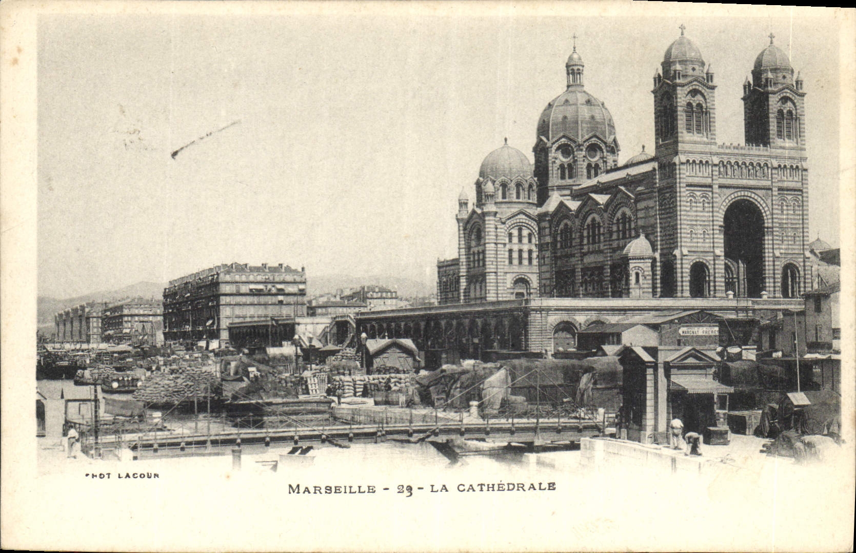 CPA Marseille La Cathedrale 