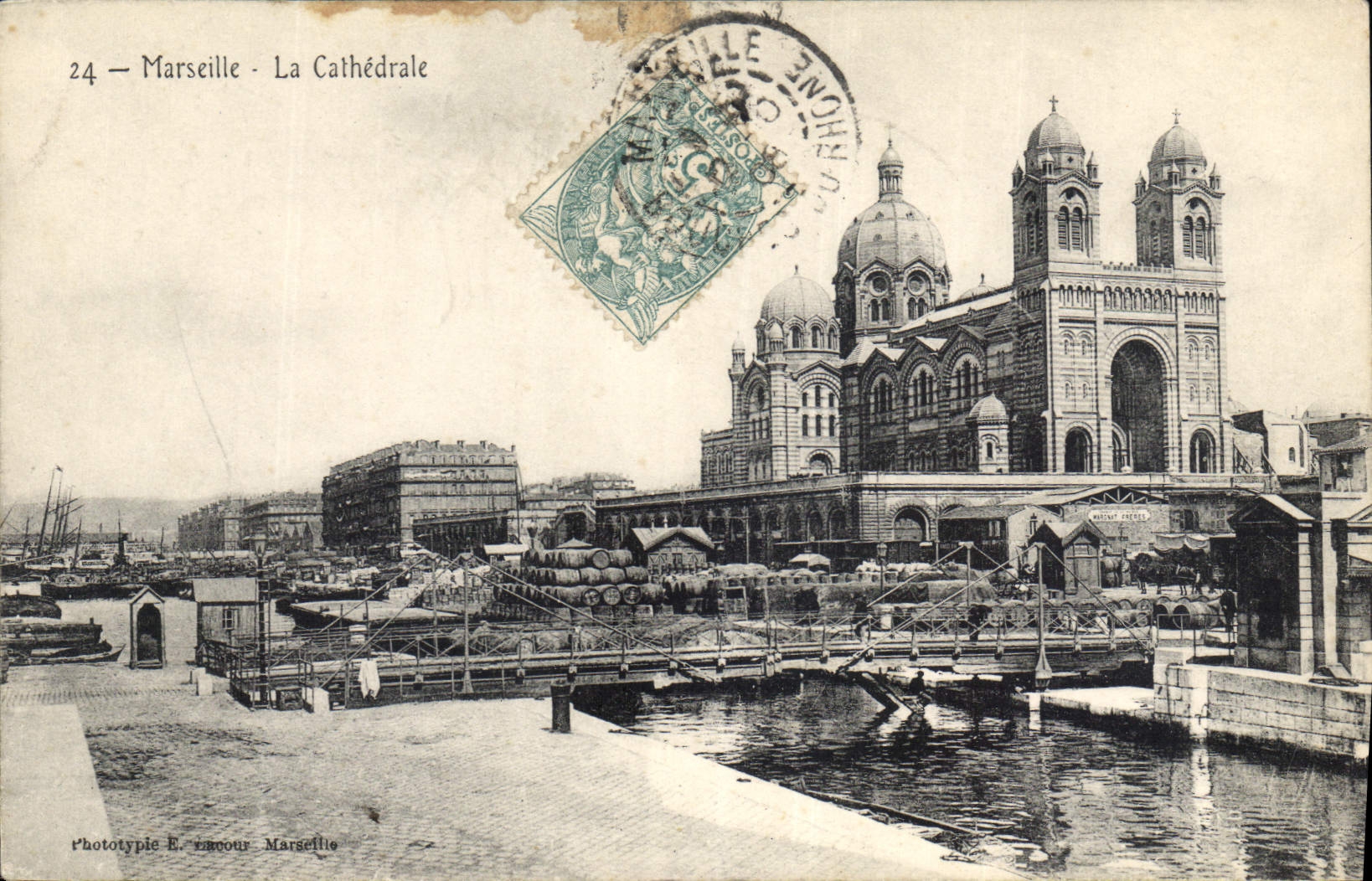 CPA Marseille La Cathedrale 