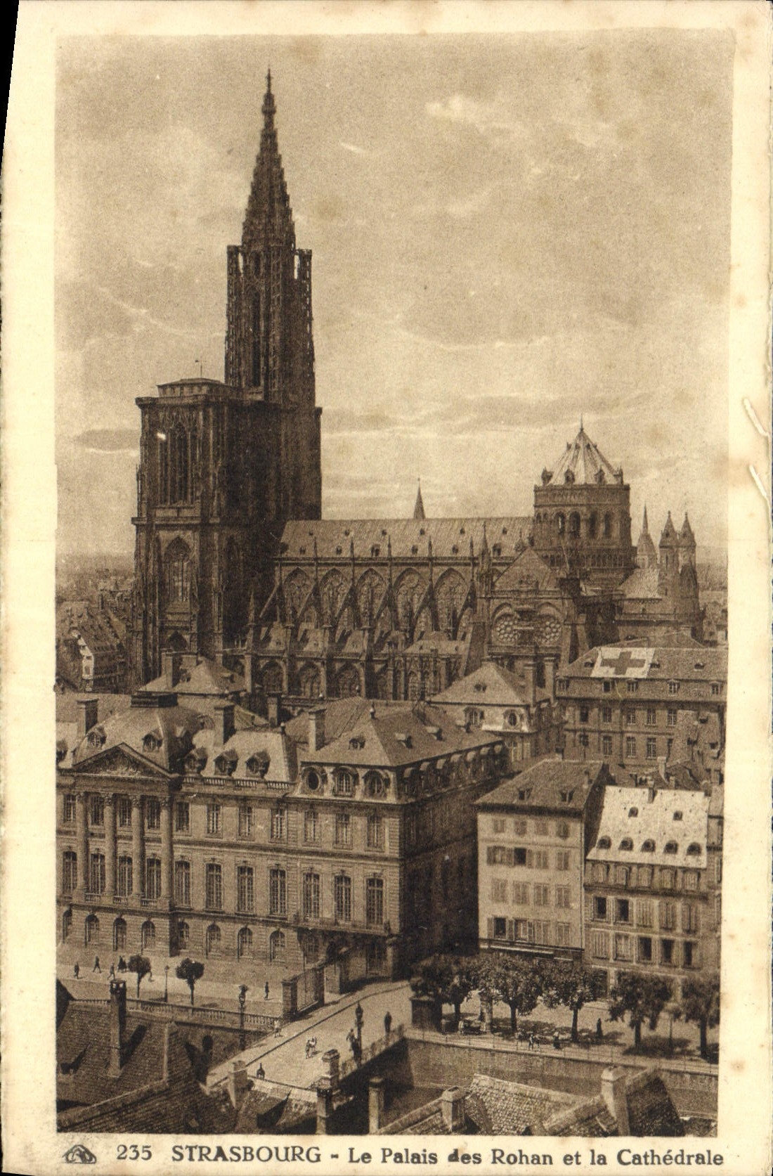 CPA Strasbourg Le Palais des Rohan et la Cathedrale