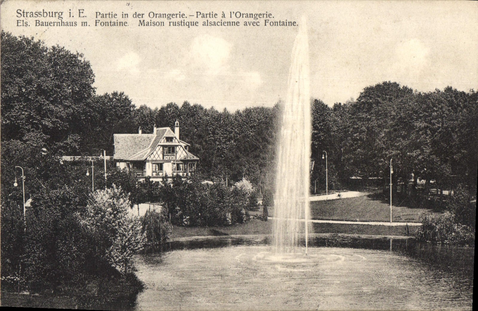 CPA Strasbourg Partie a l'Orangerie Maison rustique alsacienne avec Fontaine 