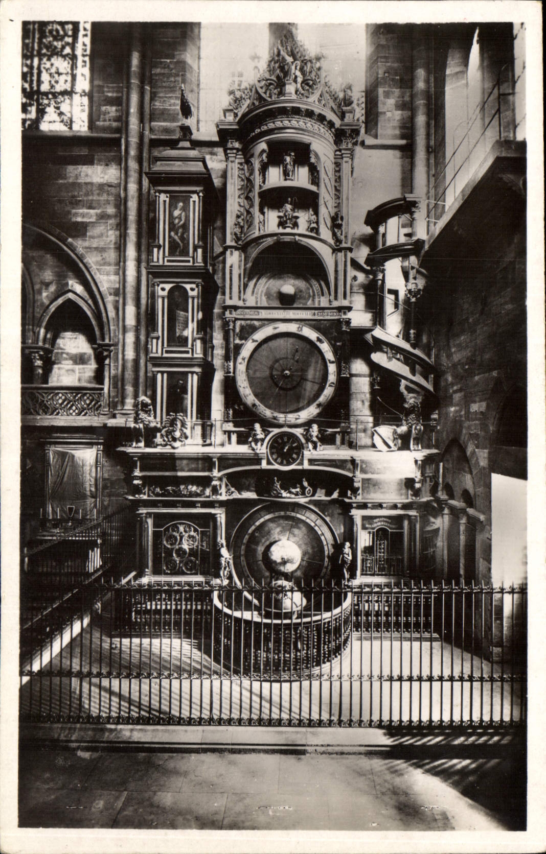 CPA Strasbourg La Cathedrale l'Horloge astronomique 
