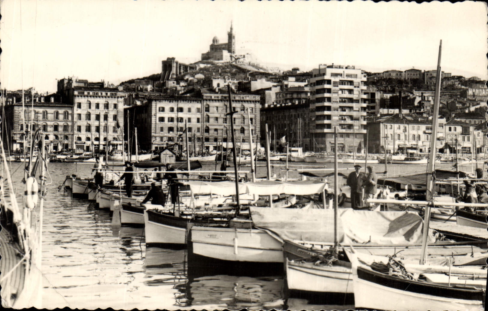CPA Marseille Vieux Port et N D de la Garde Bateaux