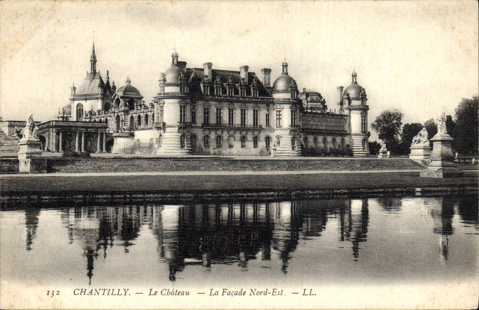 CPA Chantilly Le Chateau la facade Nord Est 