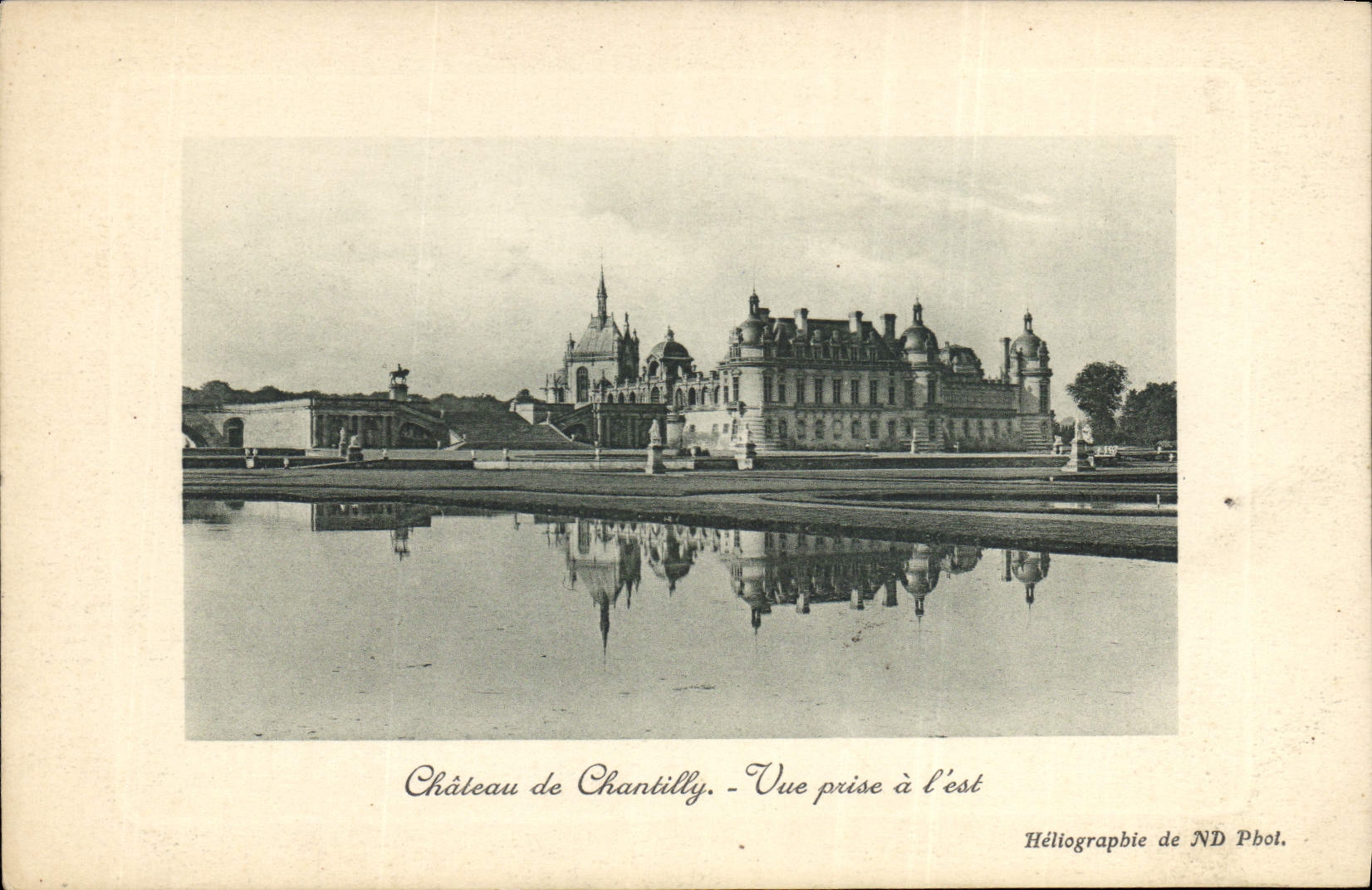 CPA Chateau de Chantilly Vue prise a l'est 
