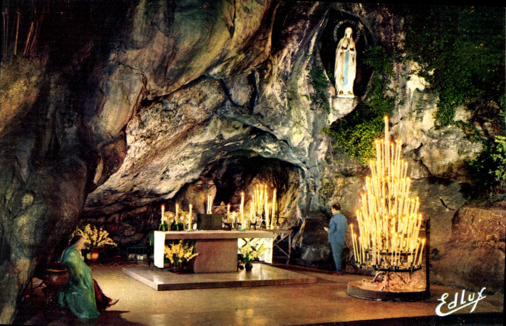CPA Lourdes la Grotte Miraculeuse 