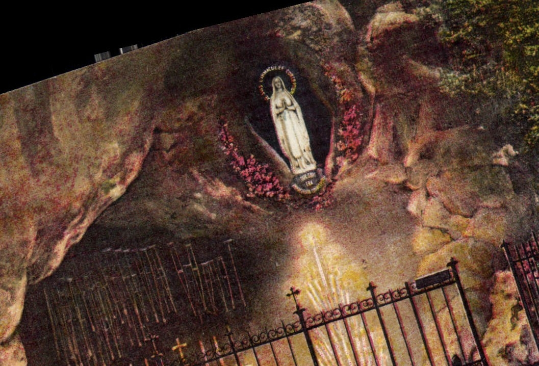 CPA Lourdes la Grotte effet de nuit aux pieds de la Vierge j'ai prie pour vous