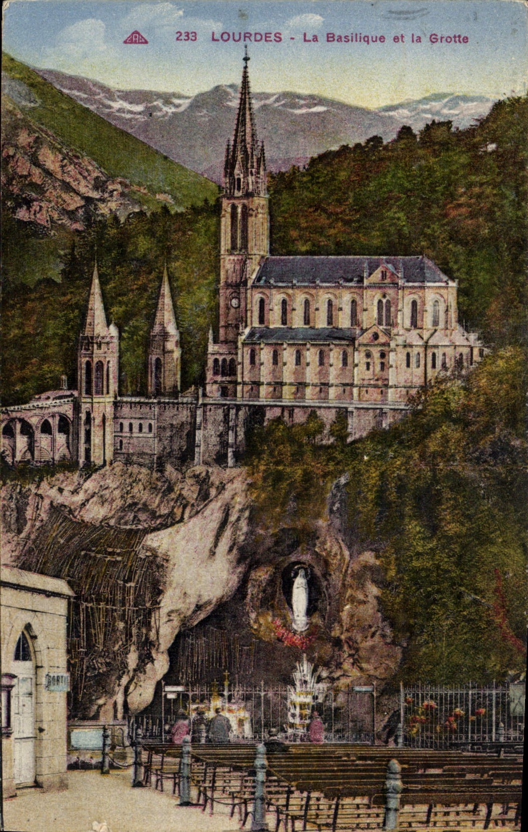 CPA Lourdes La Basilique et la Grotte 
