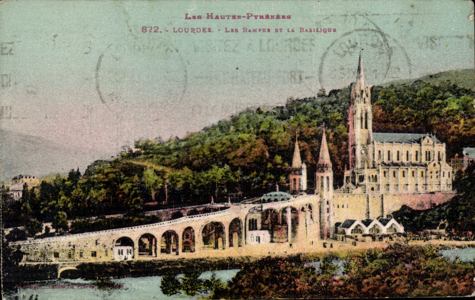 CPA Les Hautes Pyrenees Lourdes Les Rampes et la Basilique 