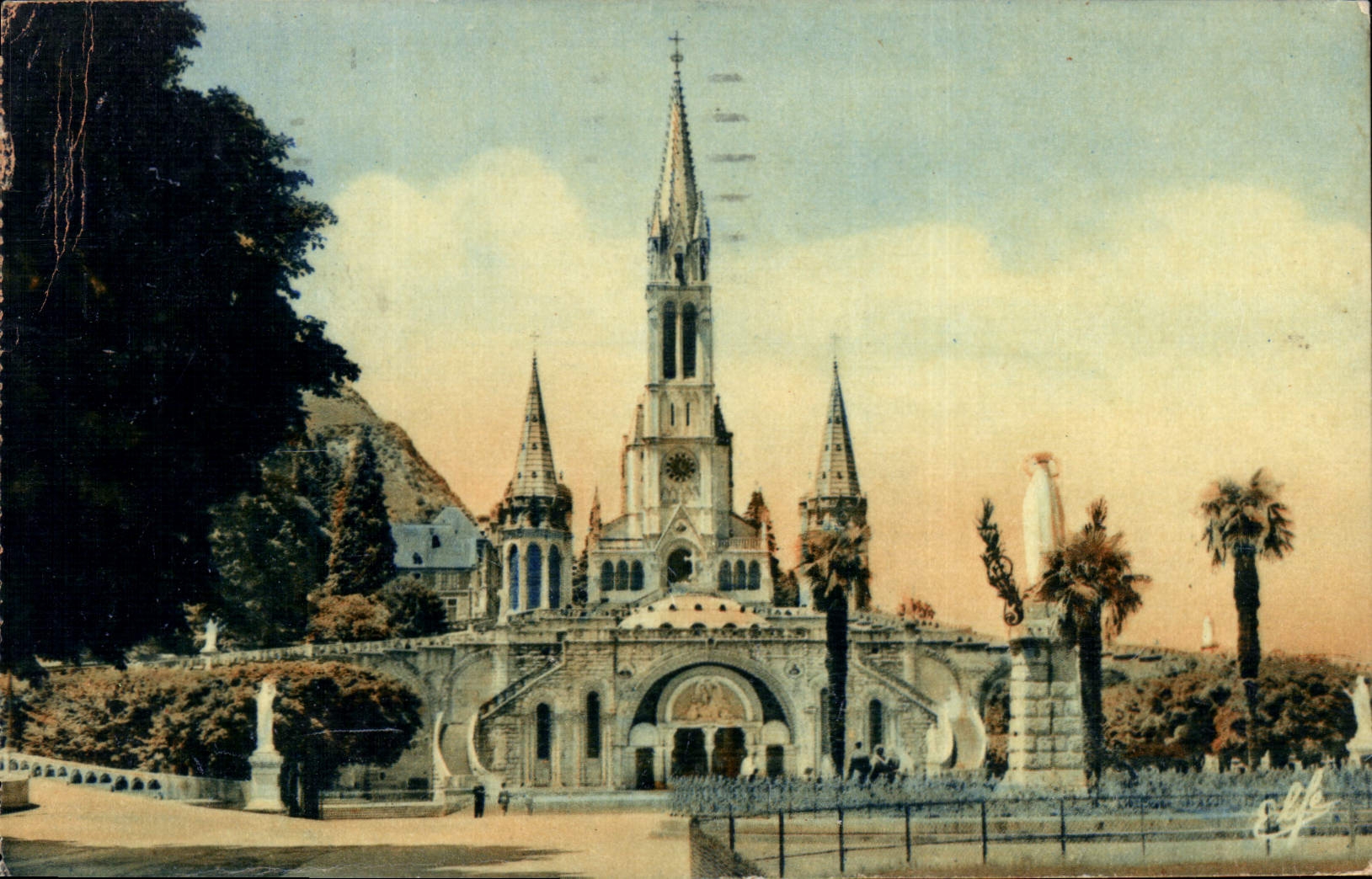 CPA Lourdes l'Esplanade et la Baisilique