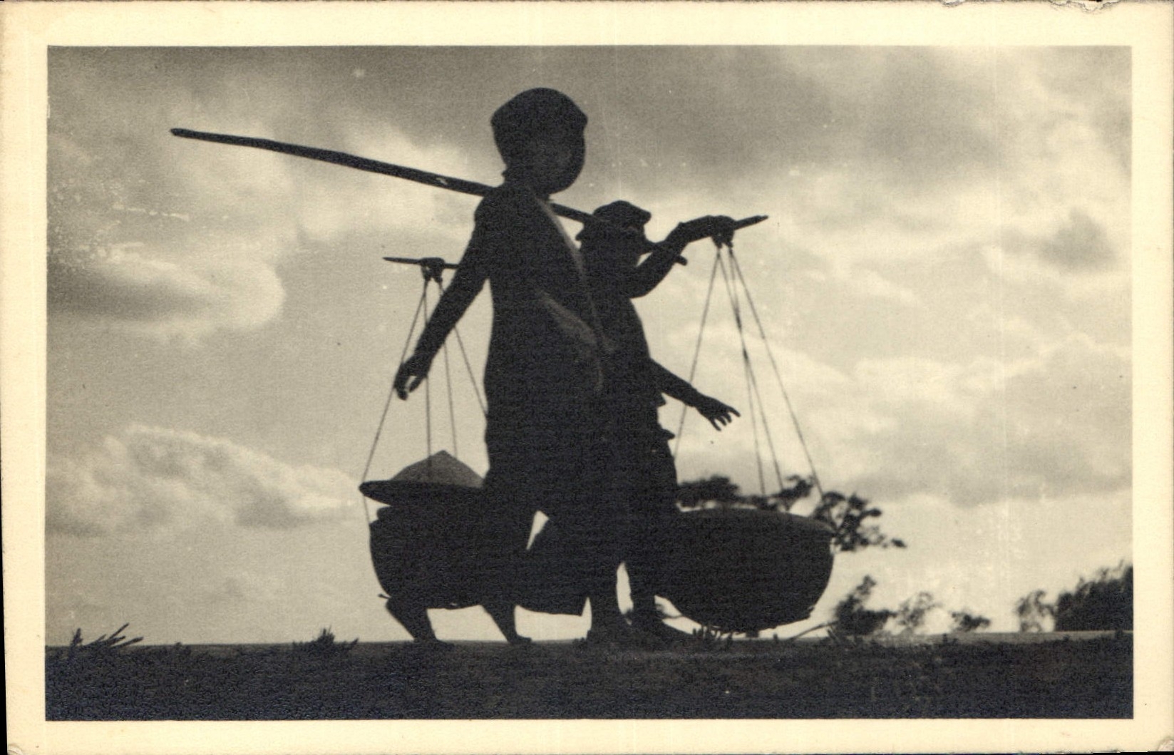 CPA Folklore Paniers