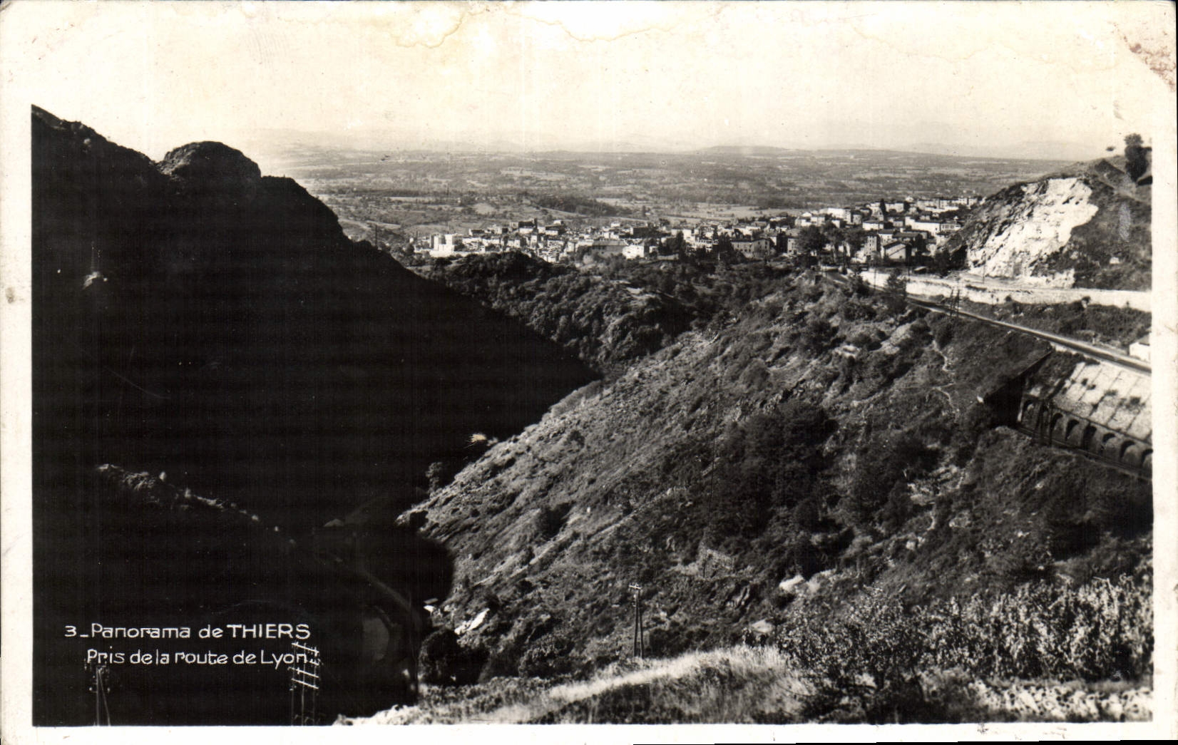 CPA Panorama de Thiers Pris de la route de Lyon