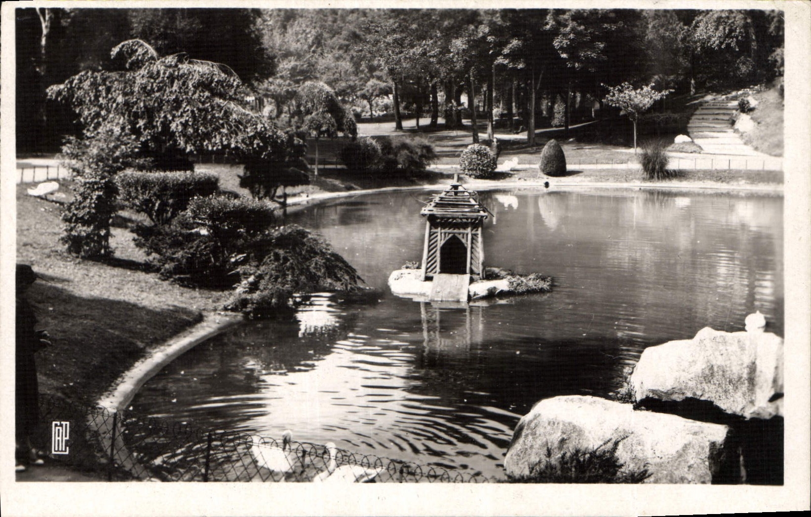 CPA Valenciennes le lac du Jardin de la Rhonelle 