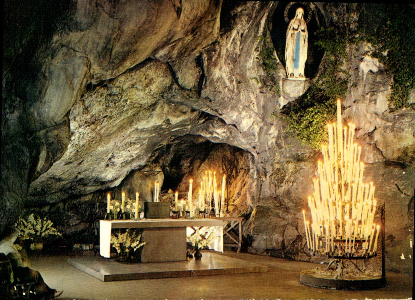 CPA Lourdes La Grotte Miraculeuse 