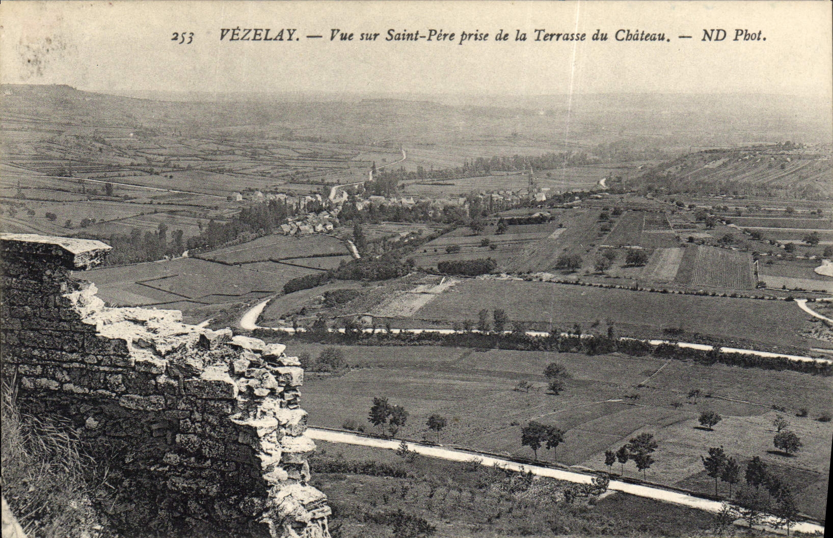 CPA Vezelay Vue sur Saint Pere prise de la Terrasse du Chateau