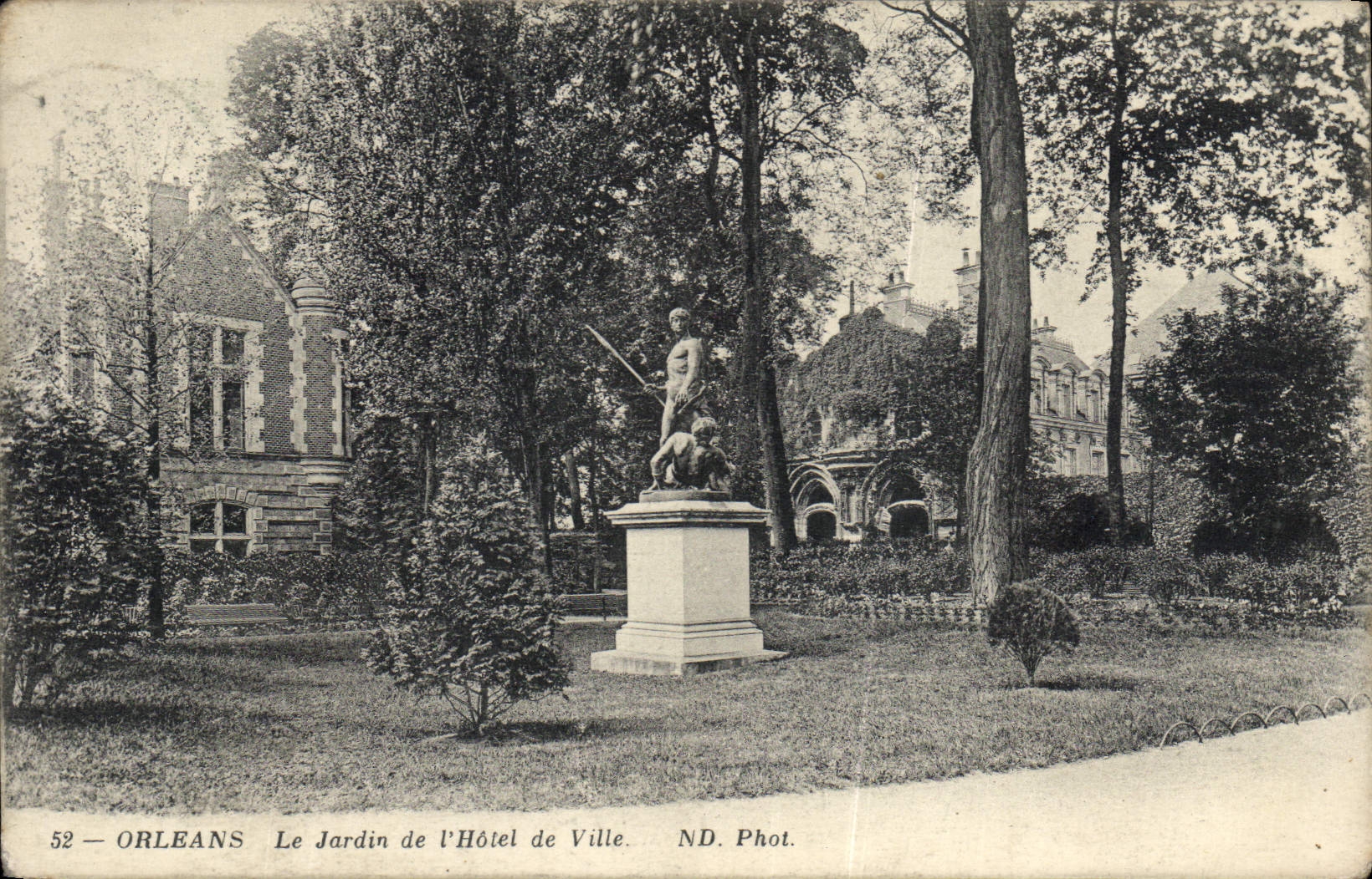 CPA Orleans Le Jardin de l'Hotel de Ville 