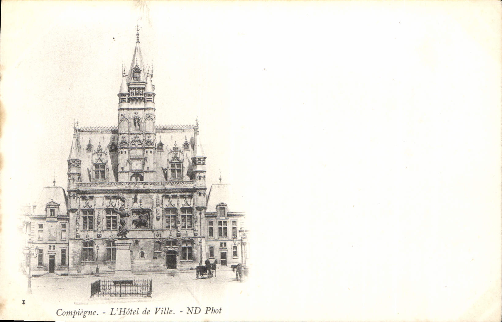 CPA Compiegne L'Hotel de Ville 