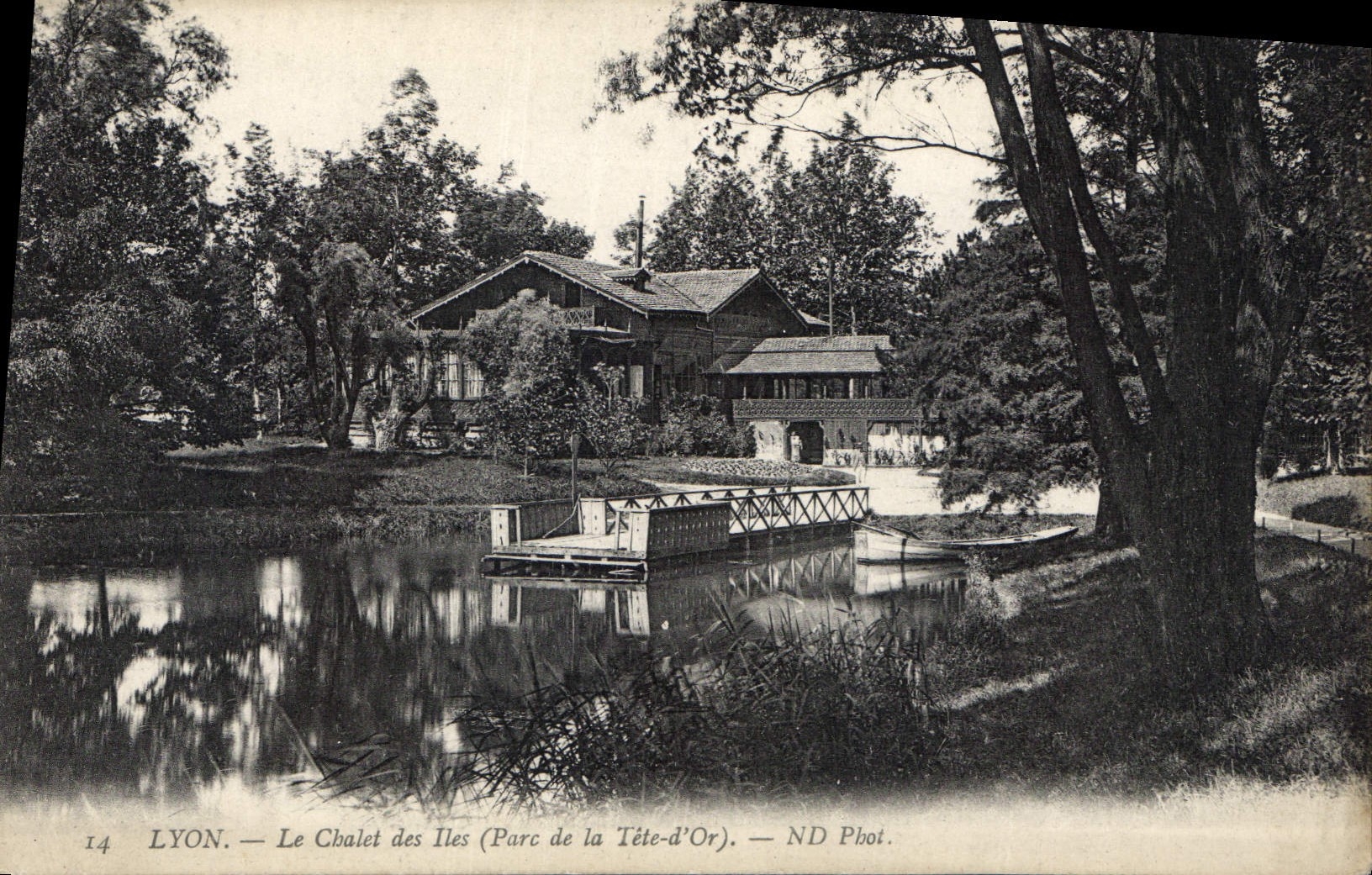 CPA Lyon Le Chalet des Iles Parc de la Tete d'Or 