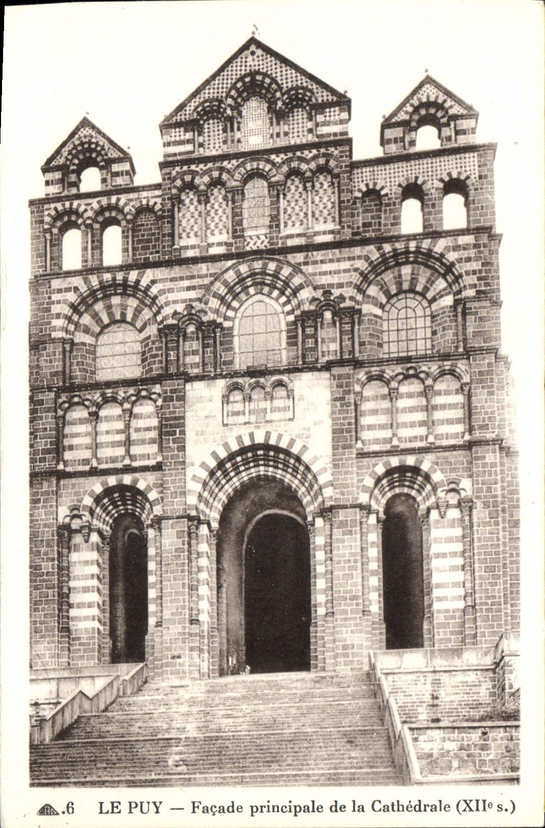 CPA Le Puy Facade principale de la Cathedrale XIIe 