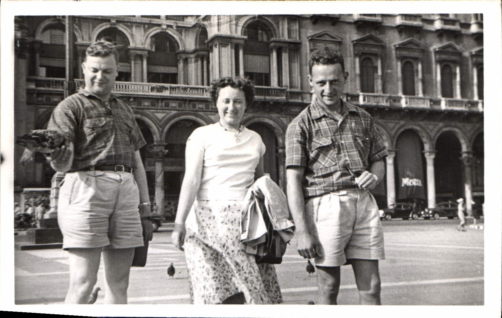 Photo Femme Homme Pigeon