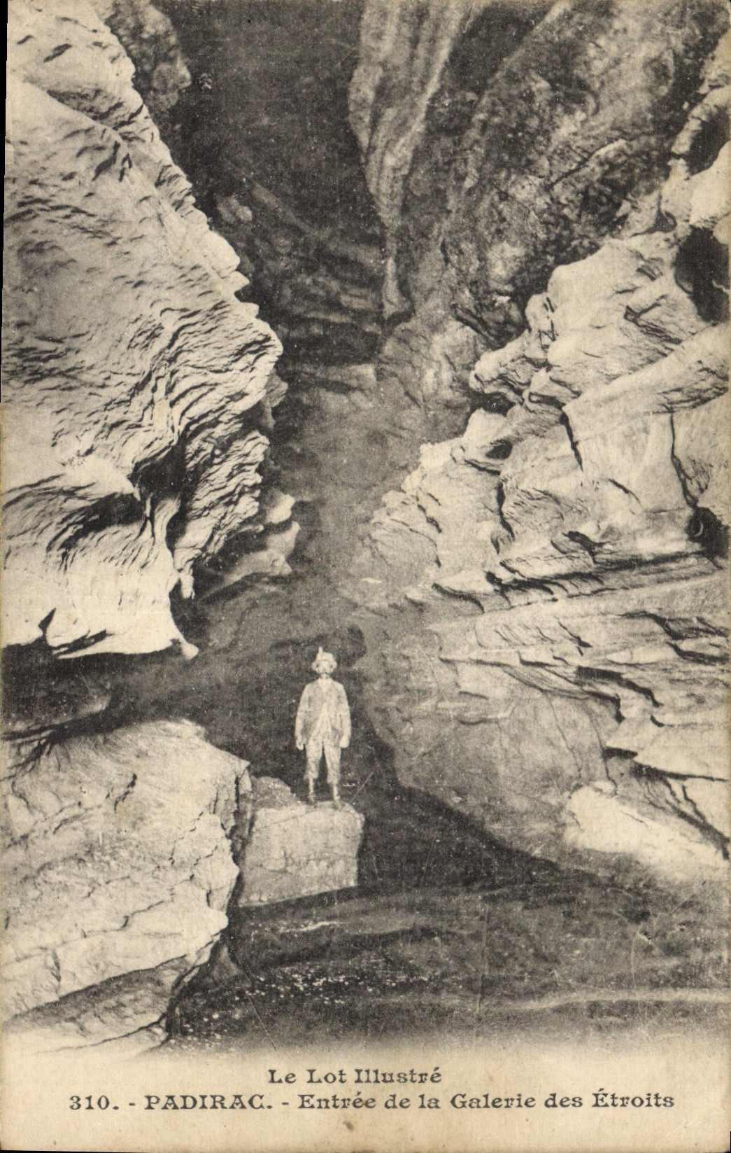 CPA Le Lot illustre Padirac Entree de la Galerie des Etroits 