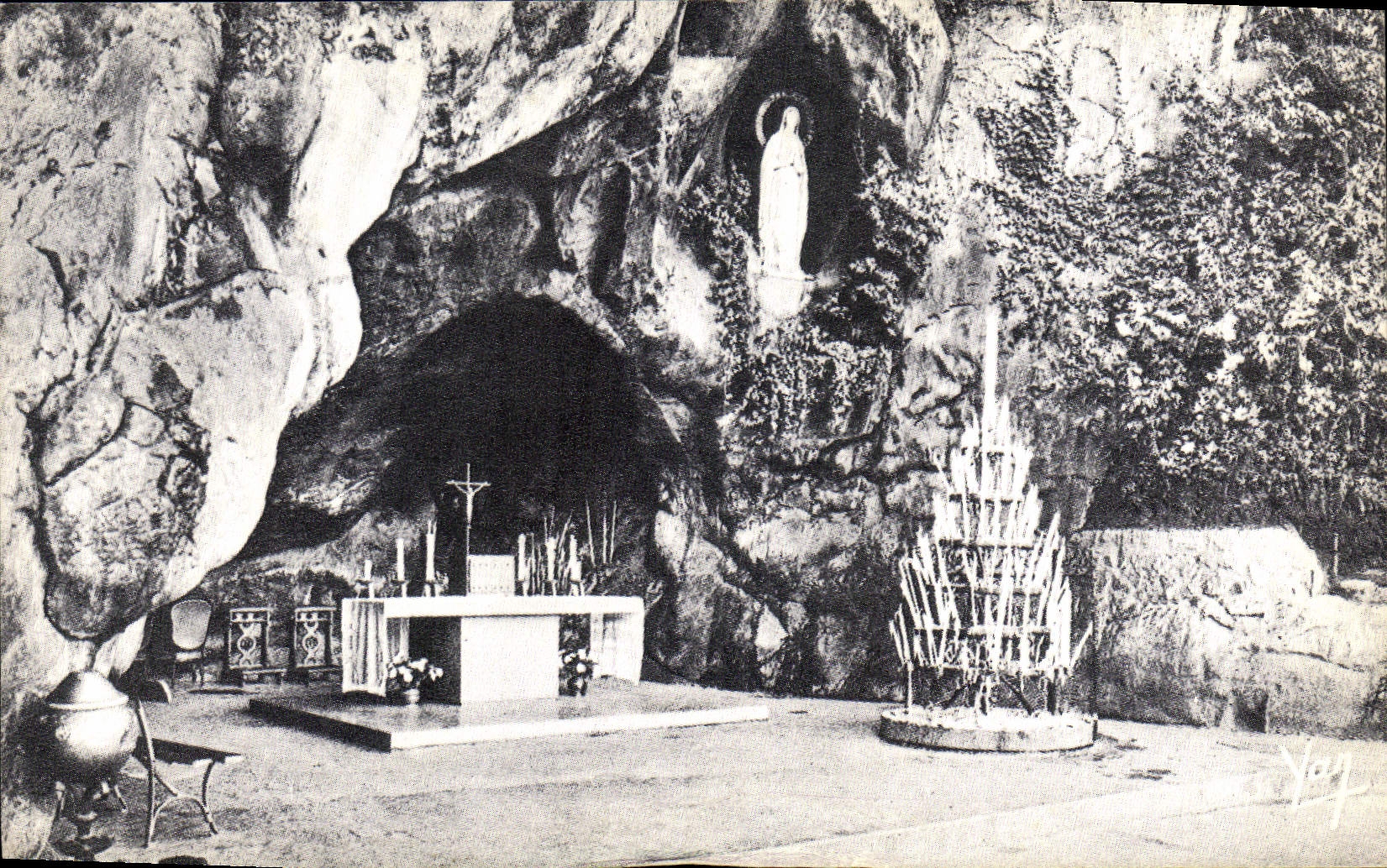 CPA Lourdes La Grotte miraculeuse 