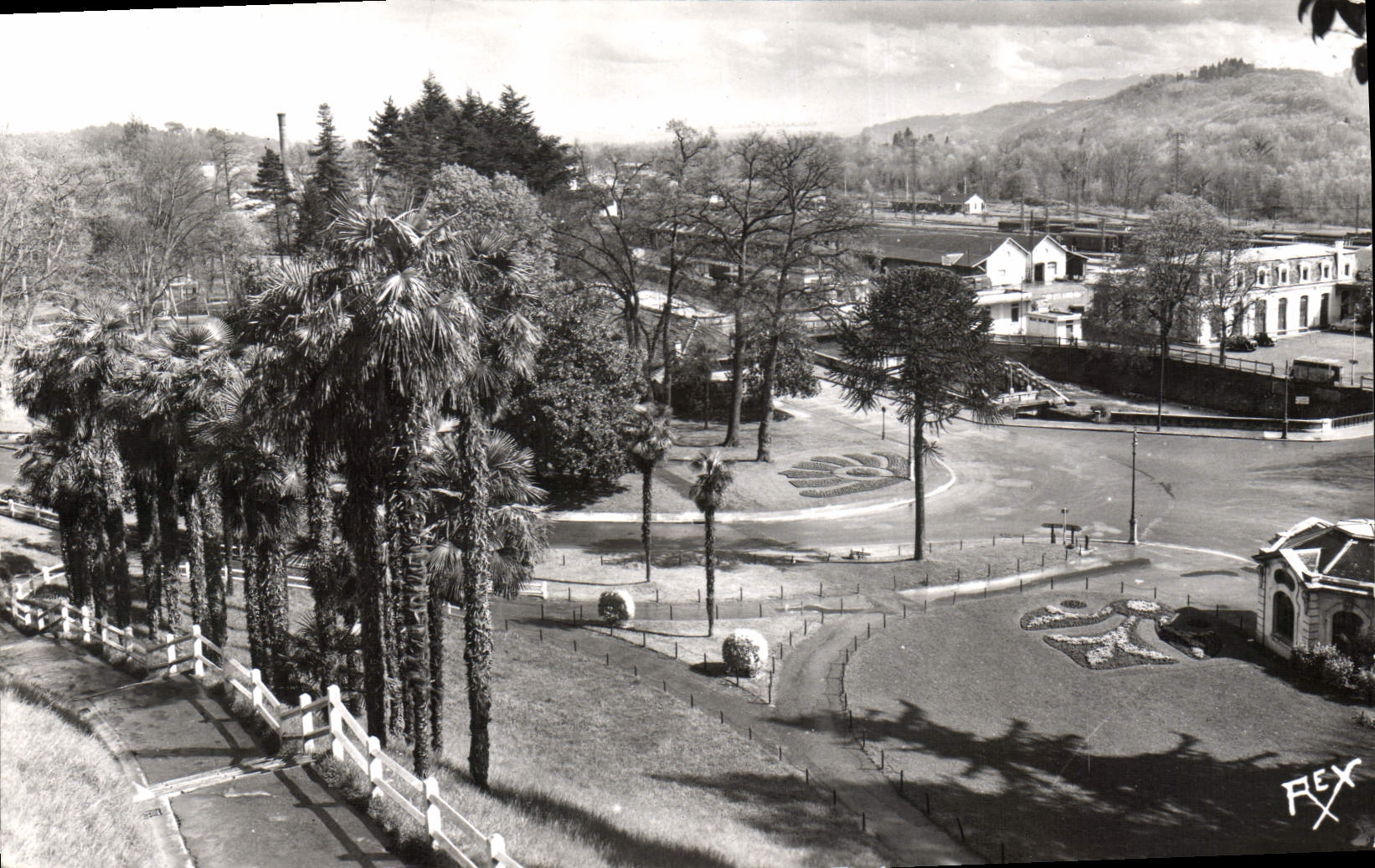 CPA Pau B P Montee vers le Boulevard des Pyrenees