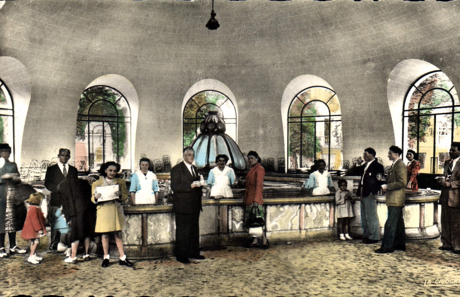 CPA Vichy Allier Reine des Villes d'Eaux Buvette de la Source de l'Hopital 