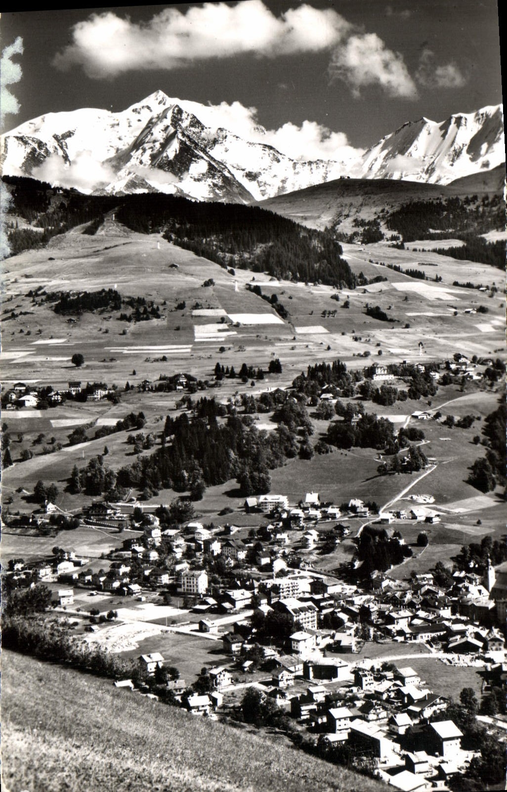 CPA Megeve Vue generale avec le Mont Blanc 