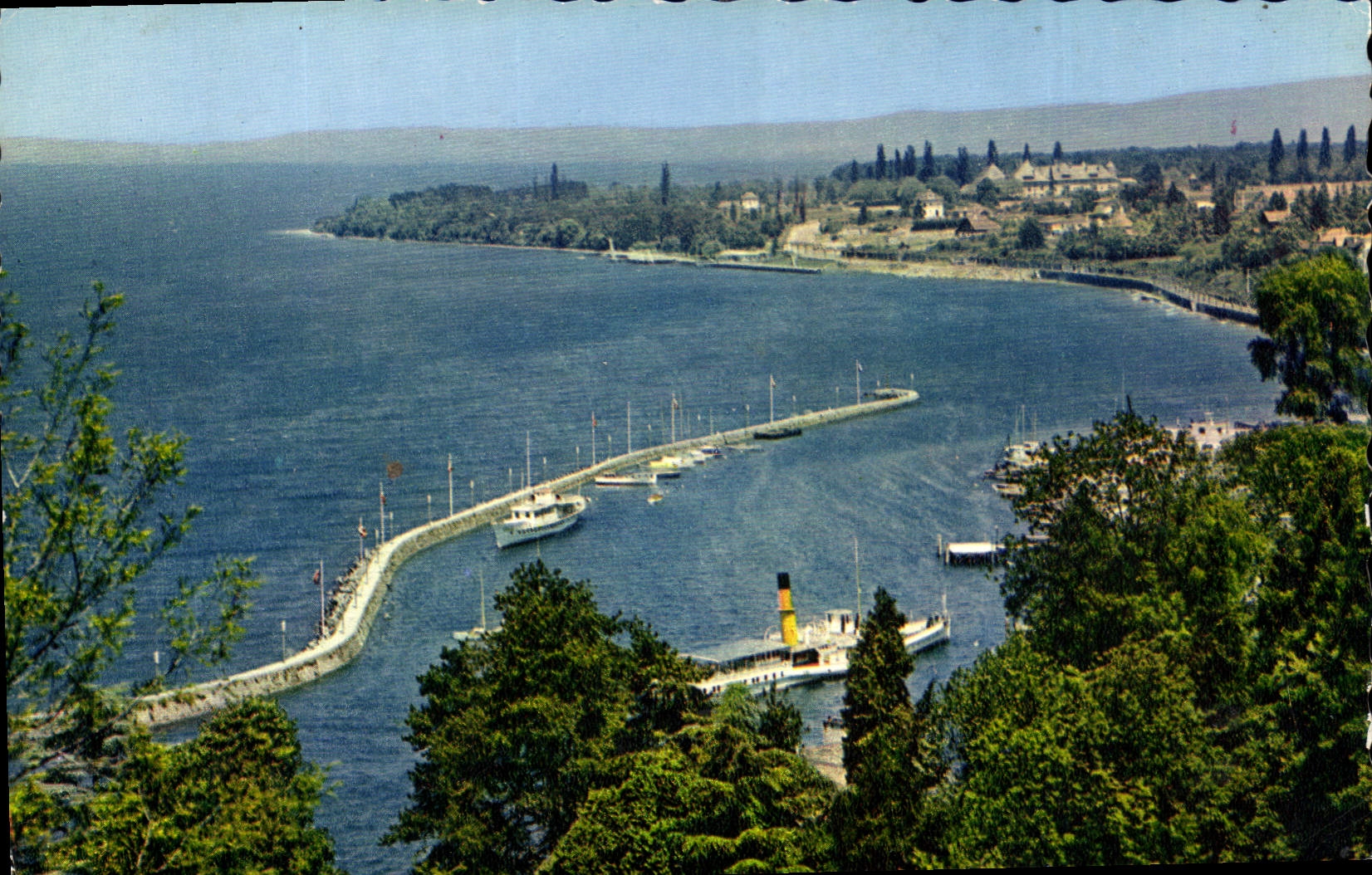 CPA Thonon les Bains Le Port La Pointe et le Chateau de Ripaille