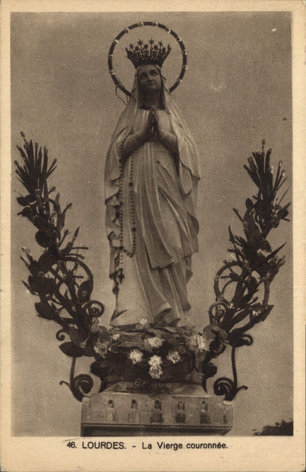 CPA Lourdes La Vierge couronnee 