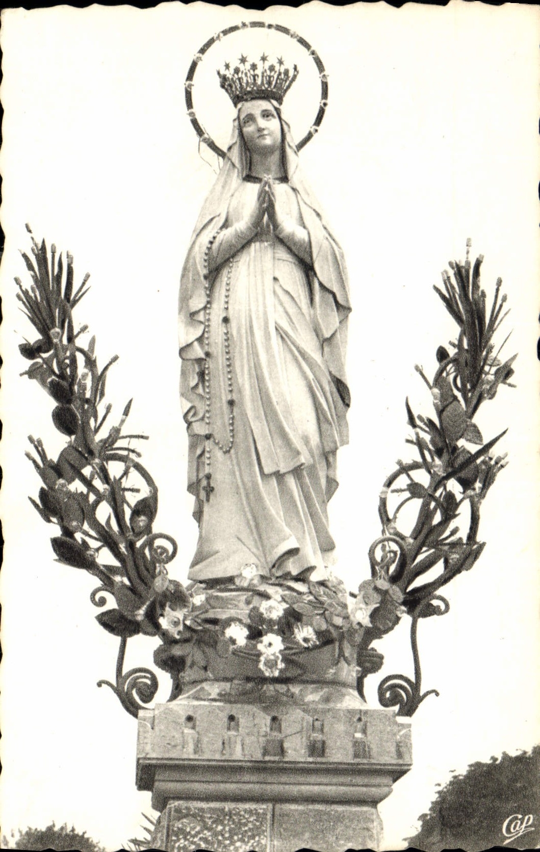 CPA Lourdes La Vierge couronnee 
