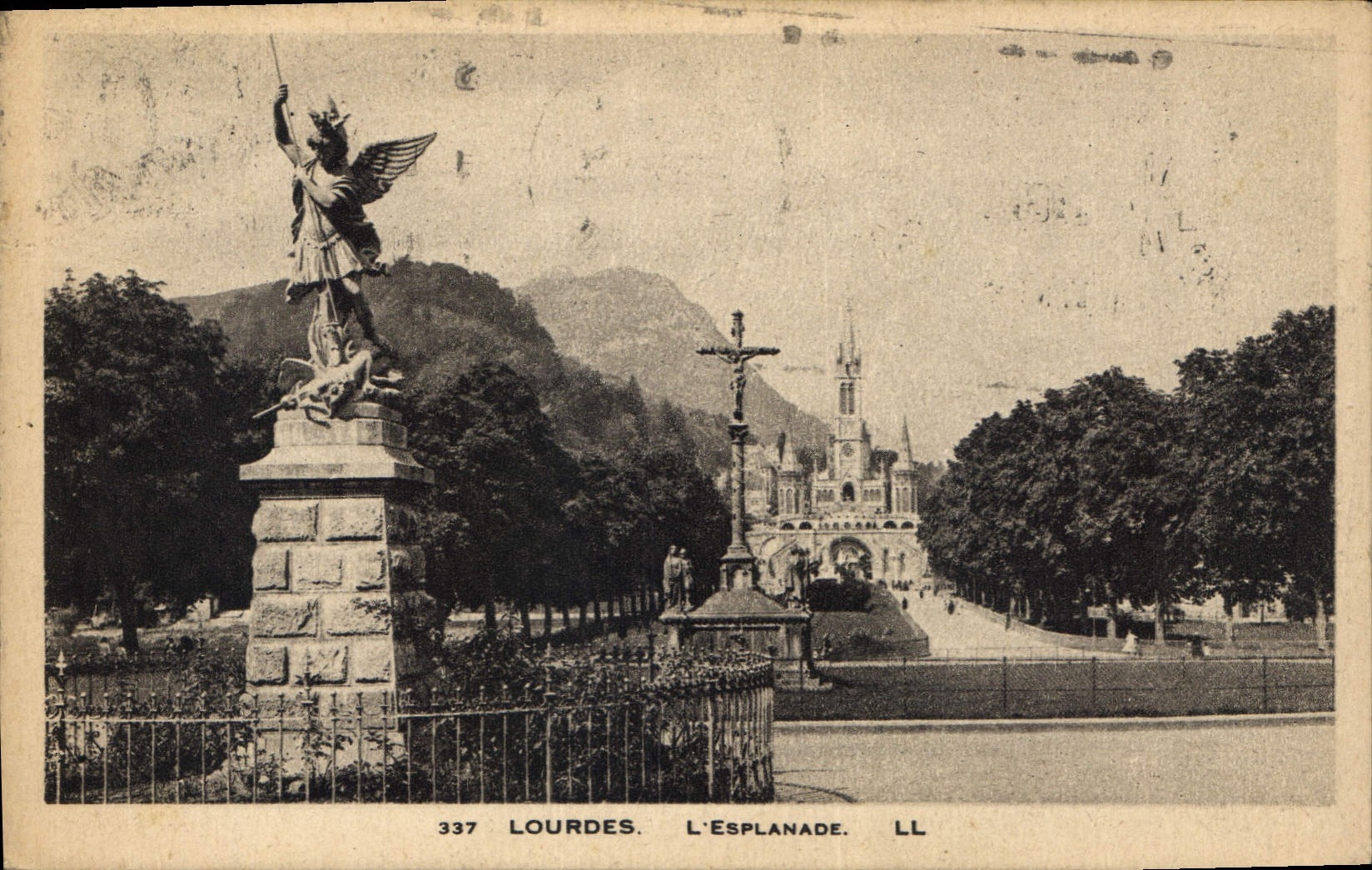 CPA Lourdes L'Esplanade 