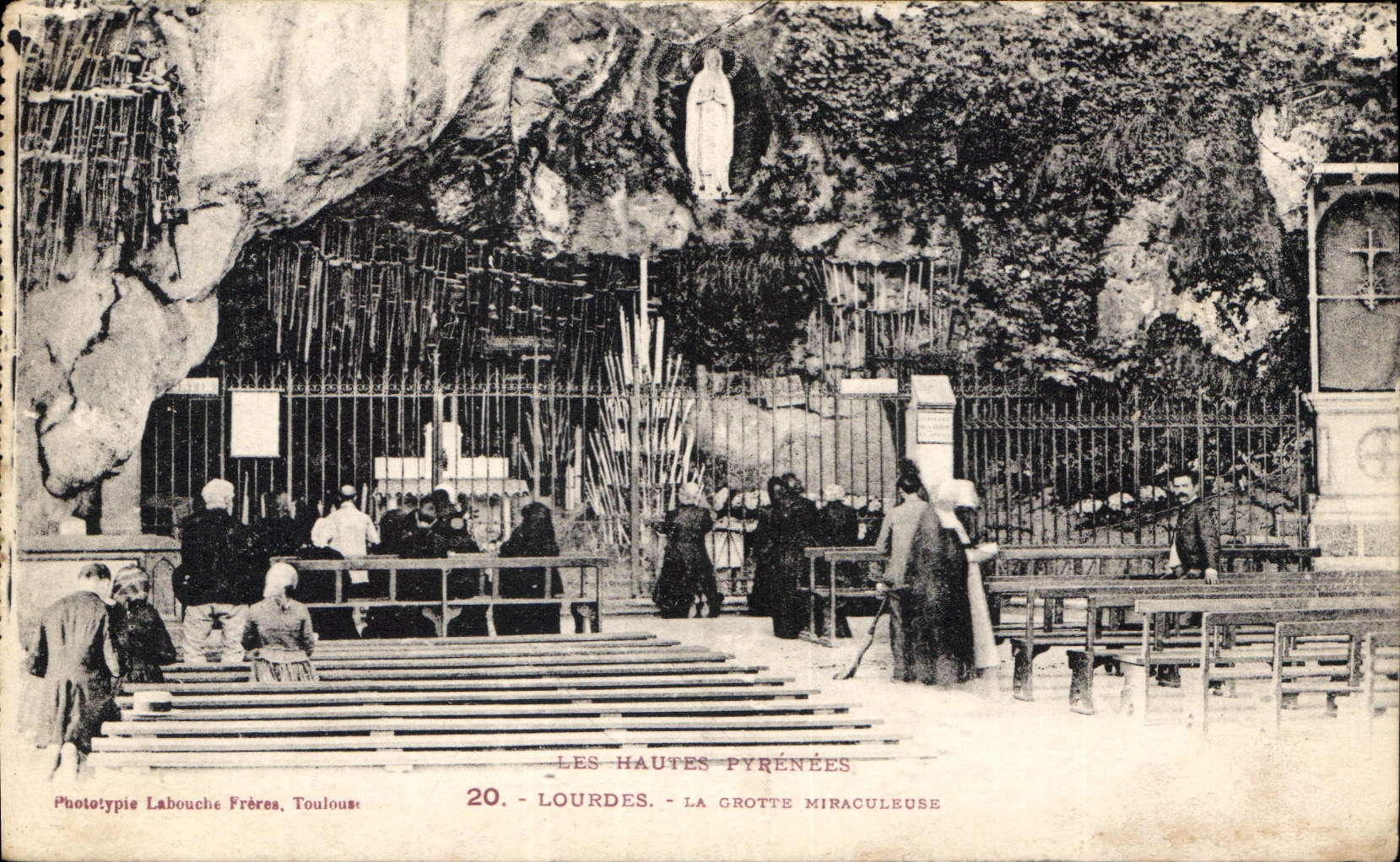CPA Les Hautes Pyrenees Lourdes La Grotte Miraculeuse 
