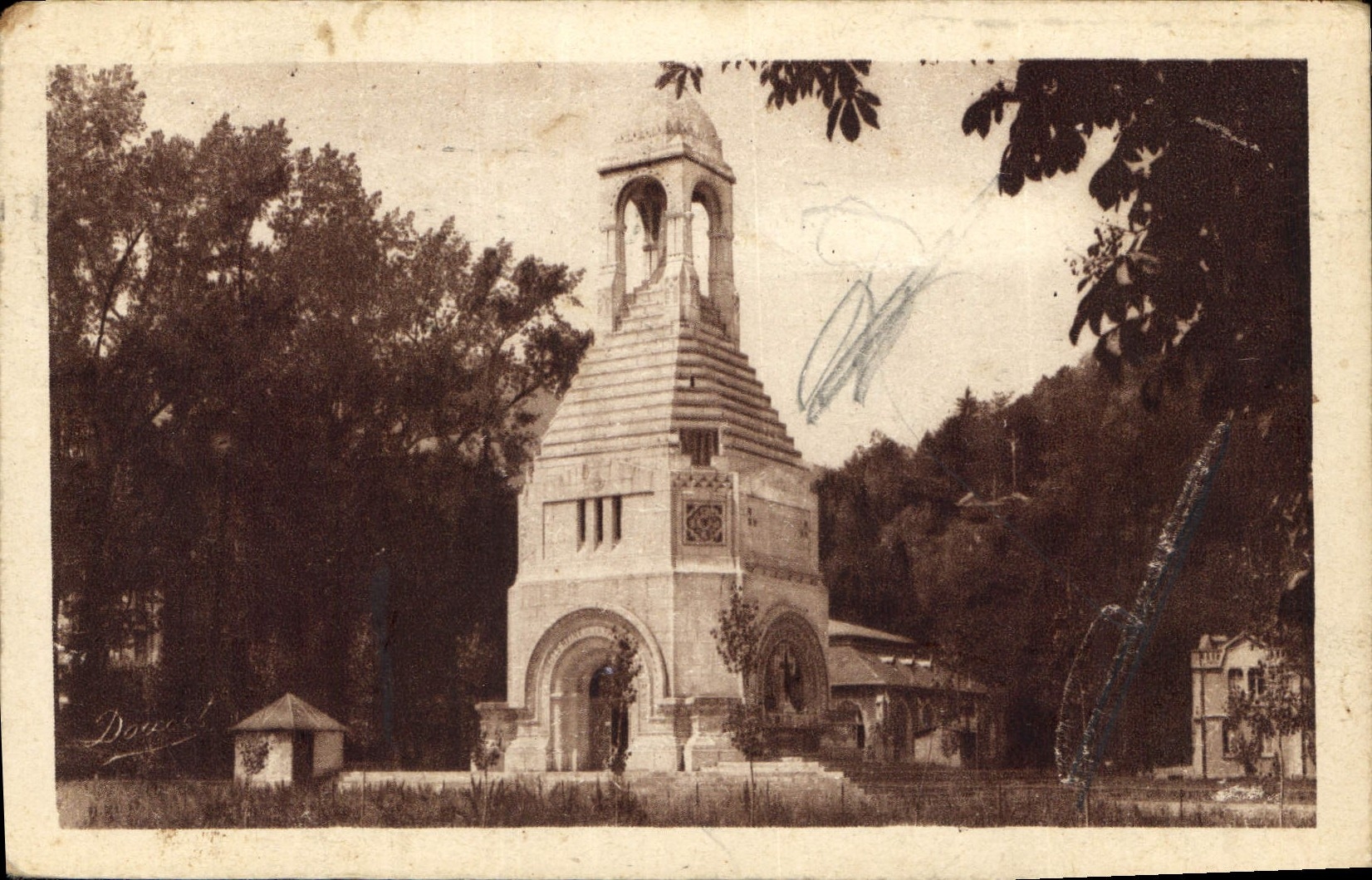 CPA Lourdes le Monument interellie 
