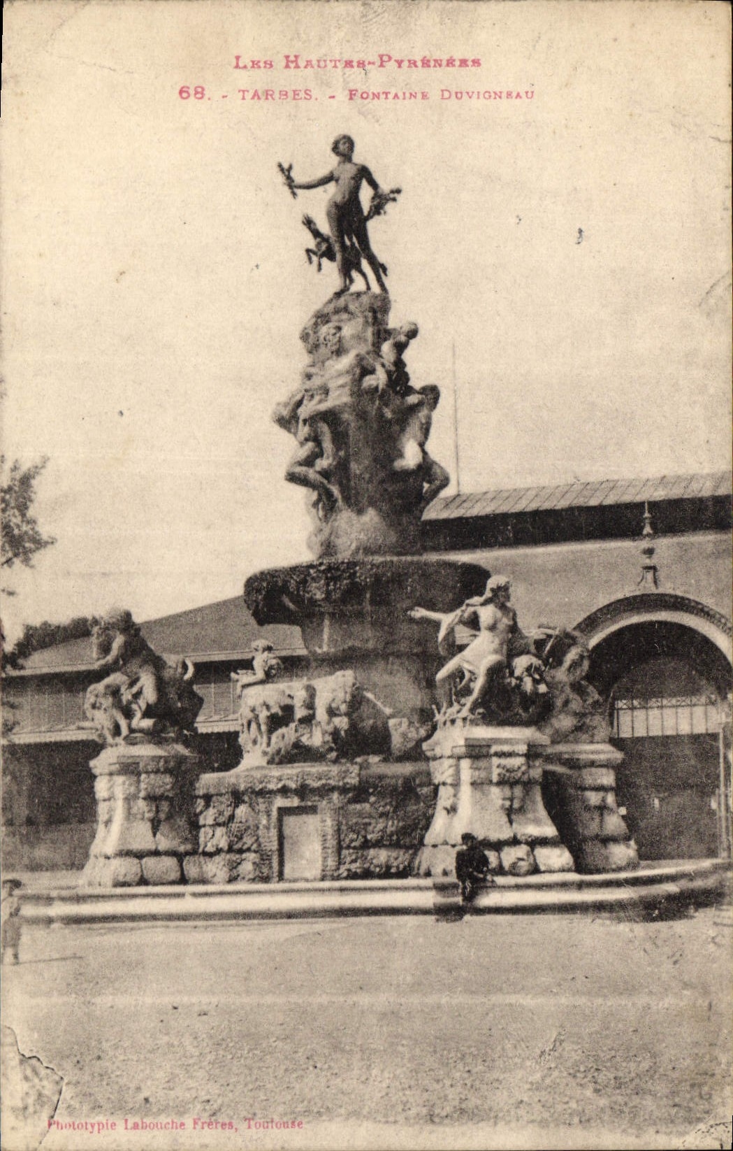 CPA Les Hautes Pyrenees Tarbes Fontaine 