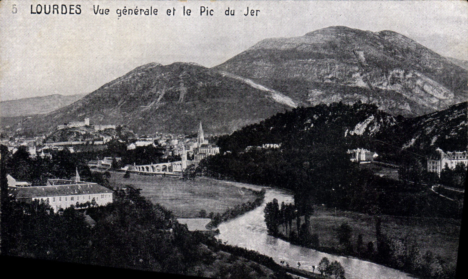 CPA Lourdes Vue generale et le Pic du Jer 