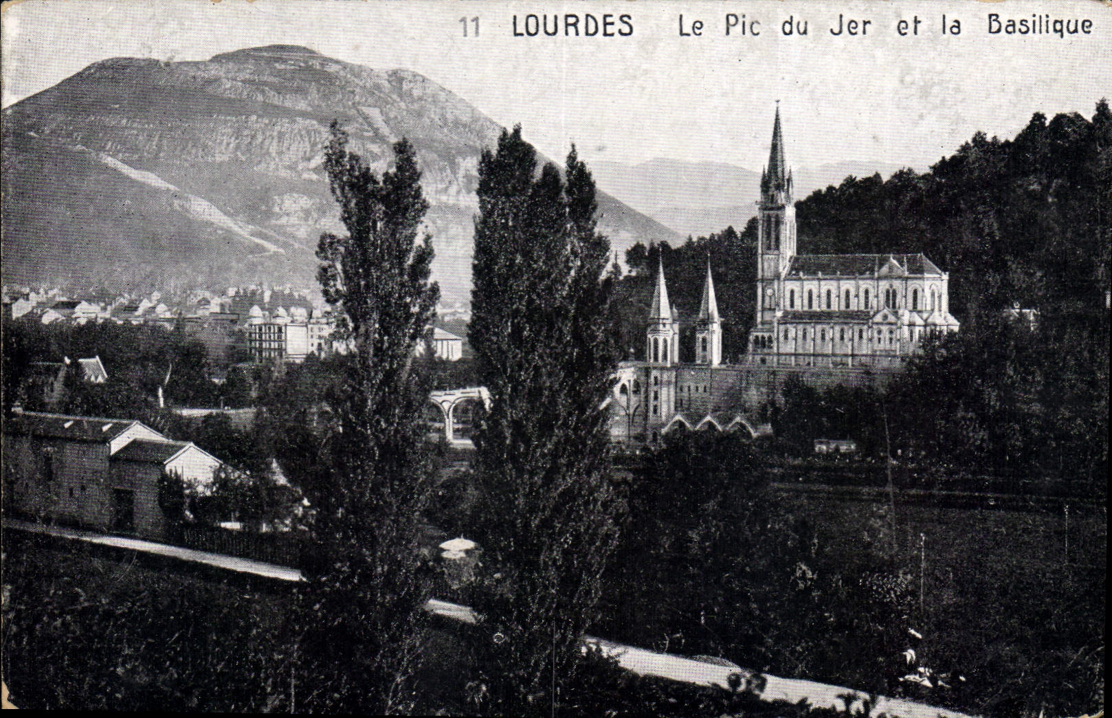CPA Lourdes Le Pic du Jer et la Basilique 