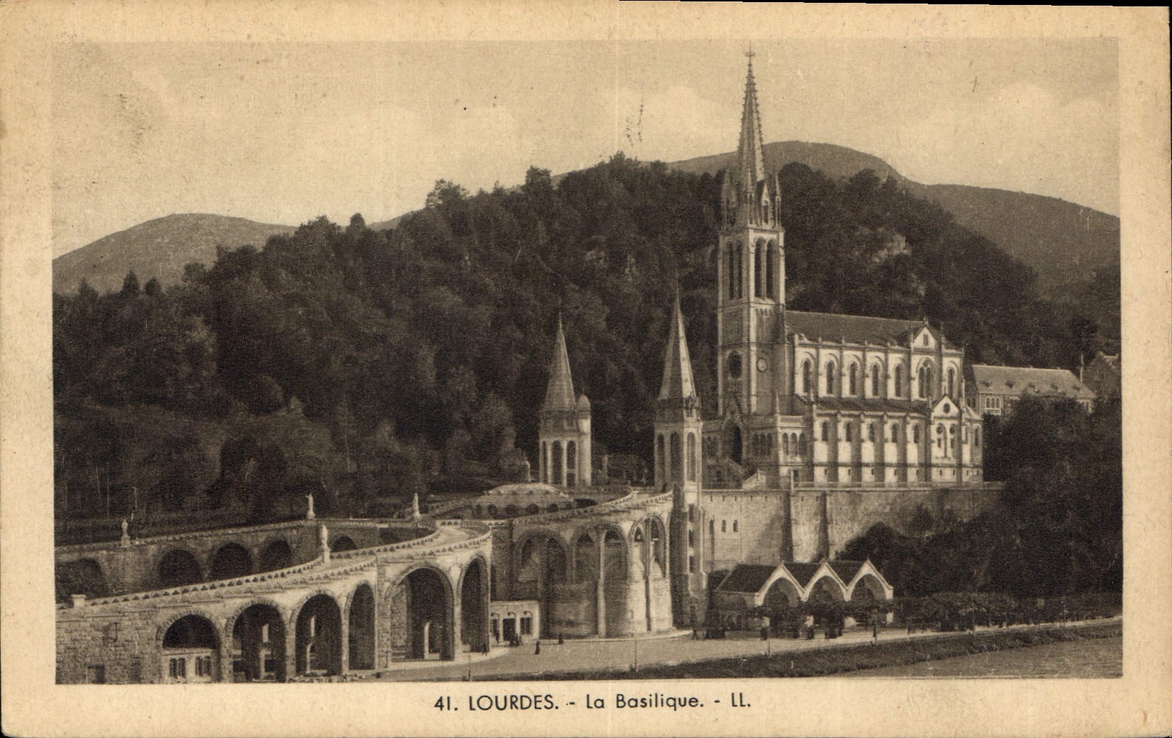 CPA Lourdes La Basilique 