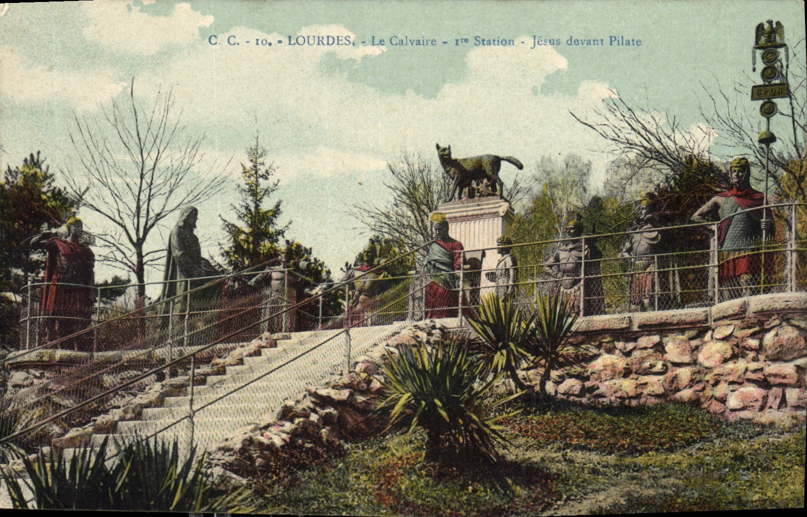 CPA Lourdes le Calvaire 1er station Jesus devant Pilate 