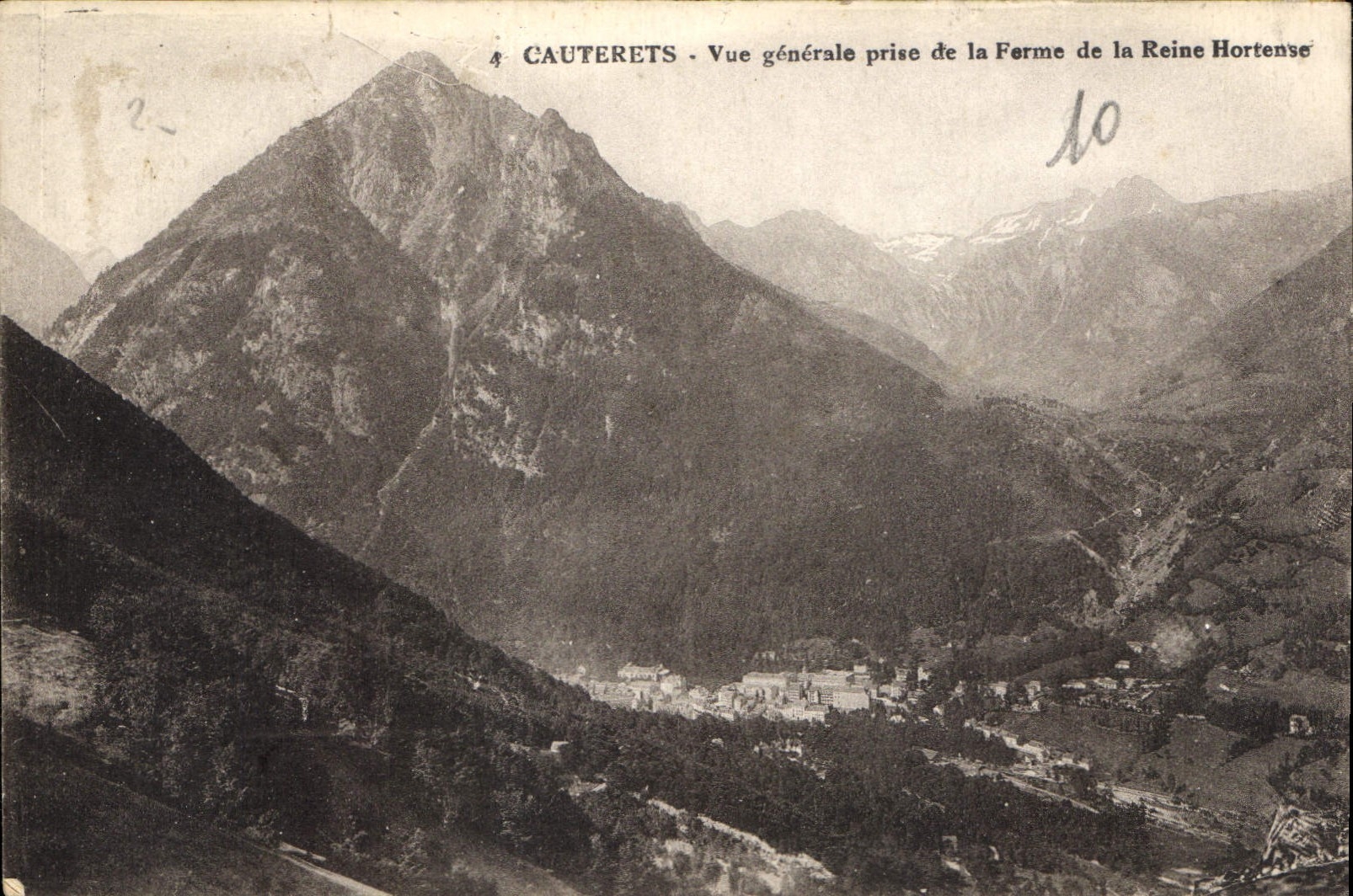 CPA Cauterets vue generale prise de la Ferme de la Reine Hortense 